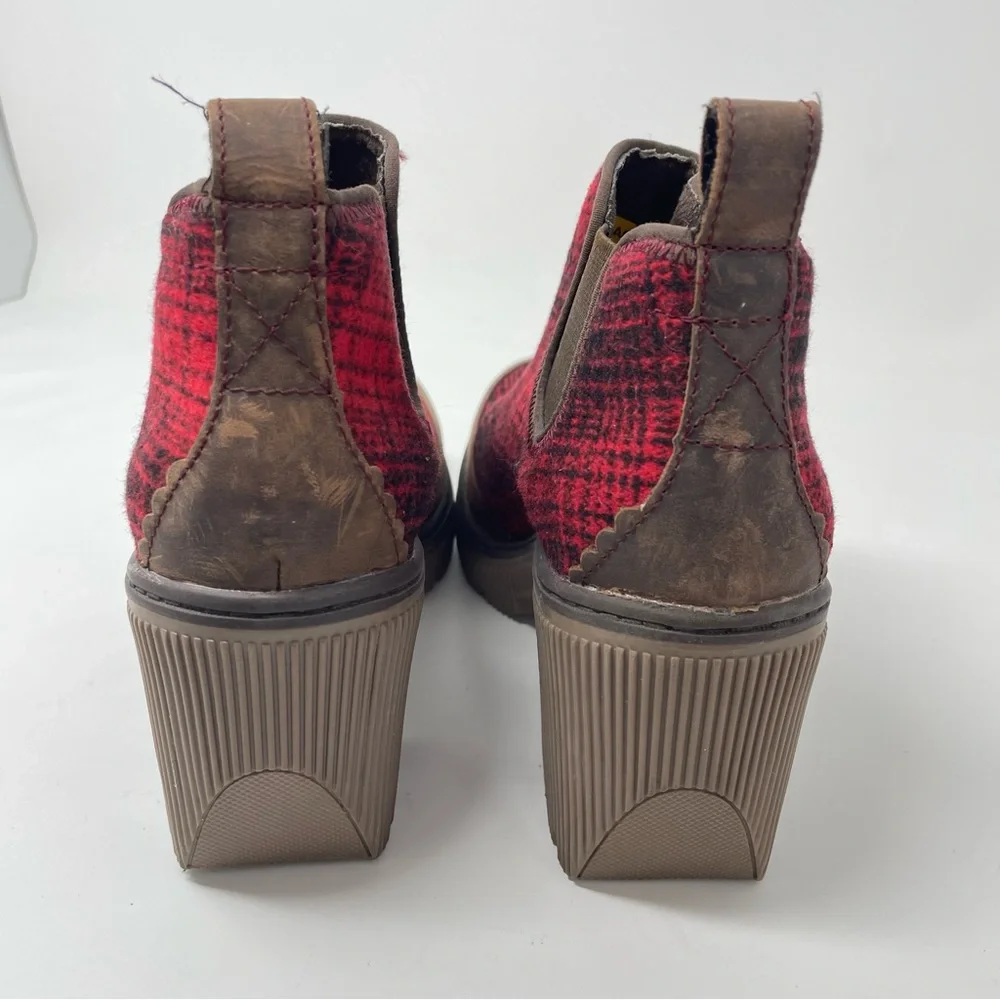 CAT Caterpillar Red Plaid Ankle Booties Size 8 - Picture 6 of 9